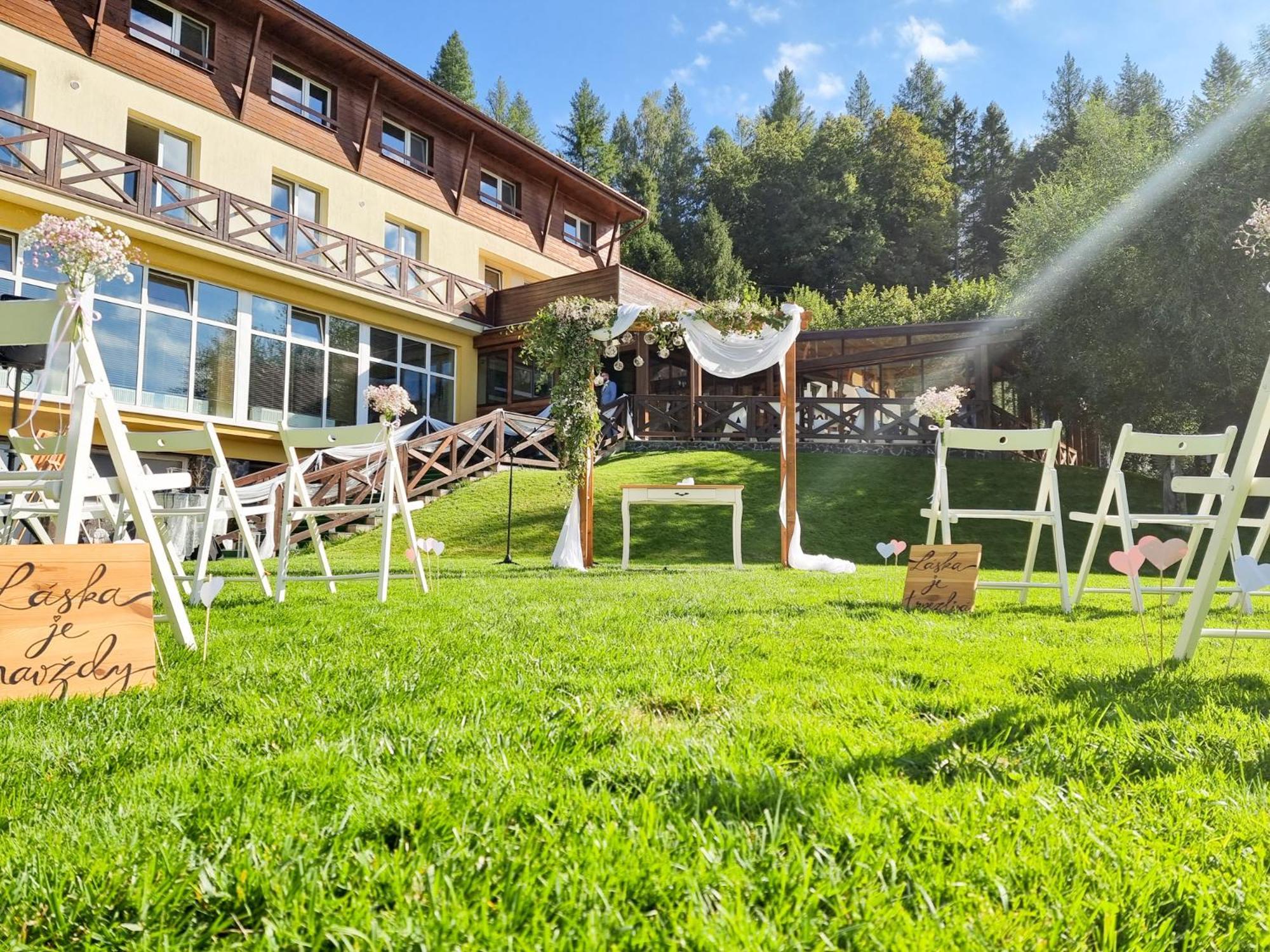 Hotel & Wellness Lesanka Košická Belá Kültér fotó